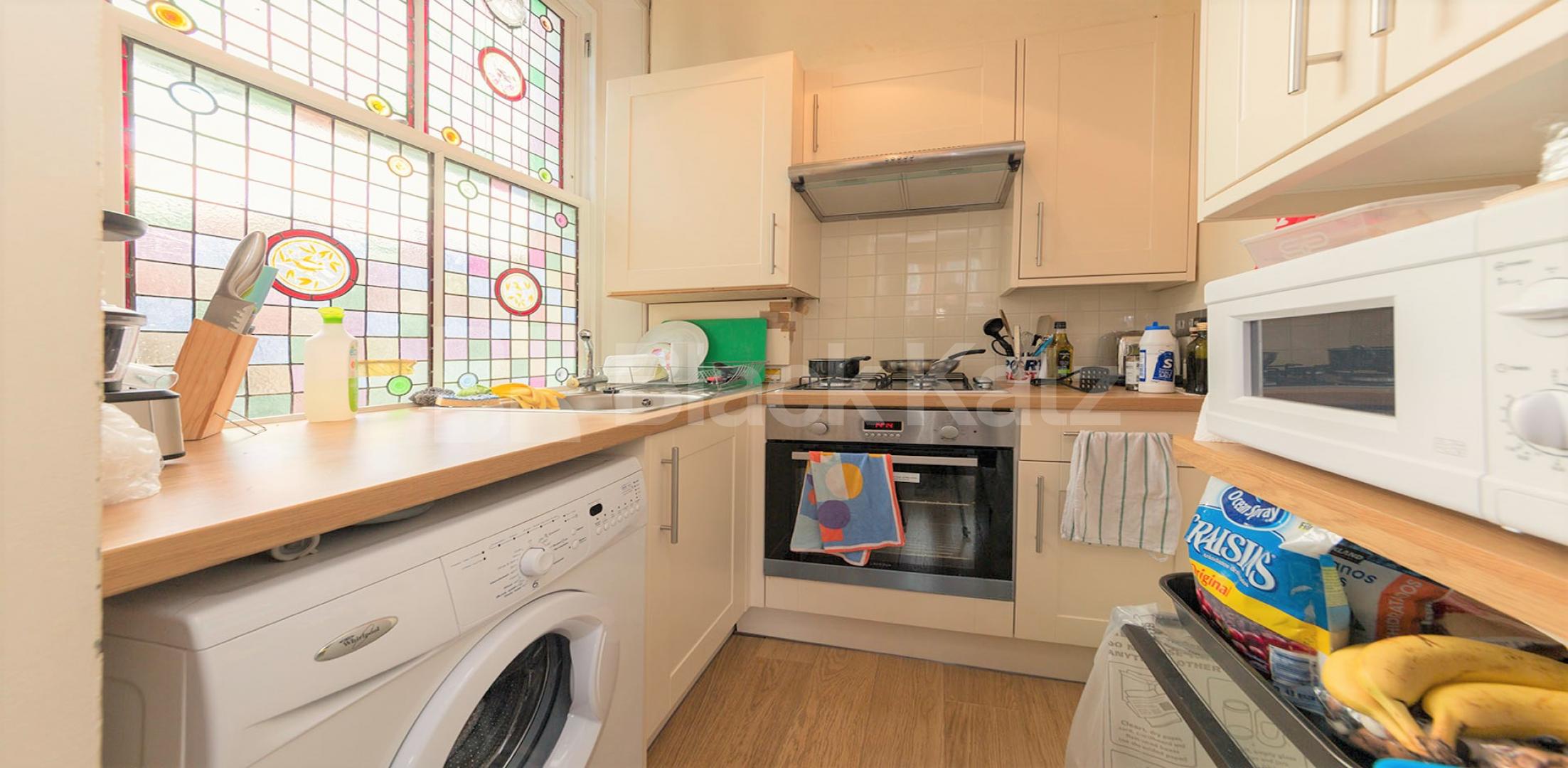 			1 Bedroom, 1 bath, 1 reception Flat			 Coverdale Road, , SHEPHERDS BUSH